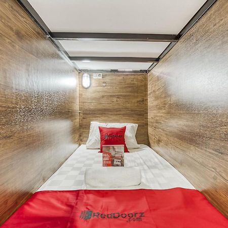 Reddoorz Hostel @ Feliz Noche Cengkareng Jacarta Exterior foto