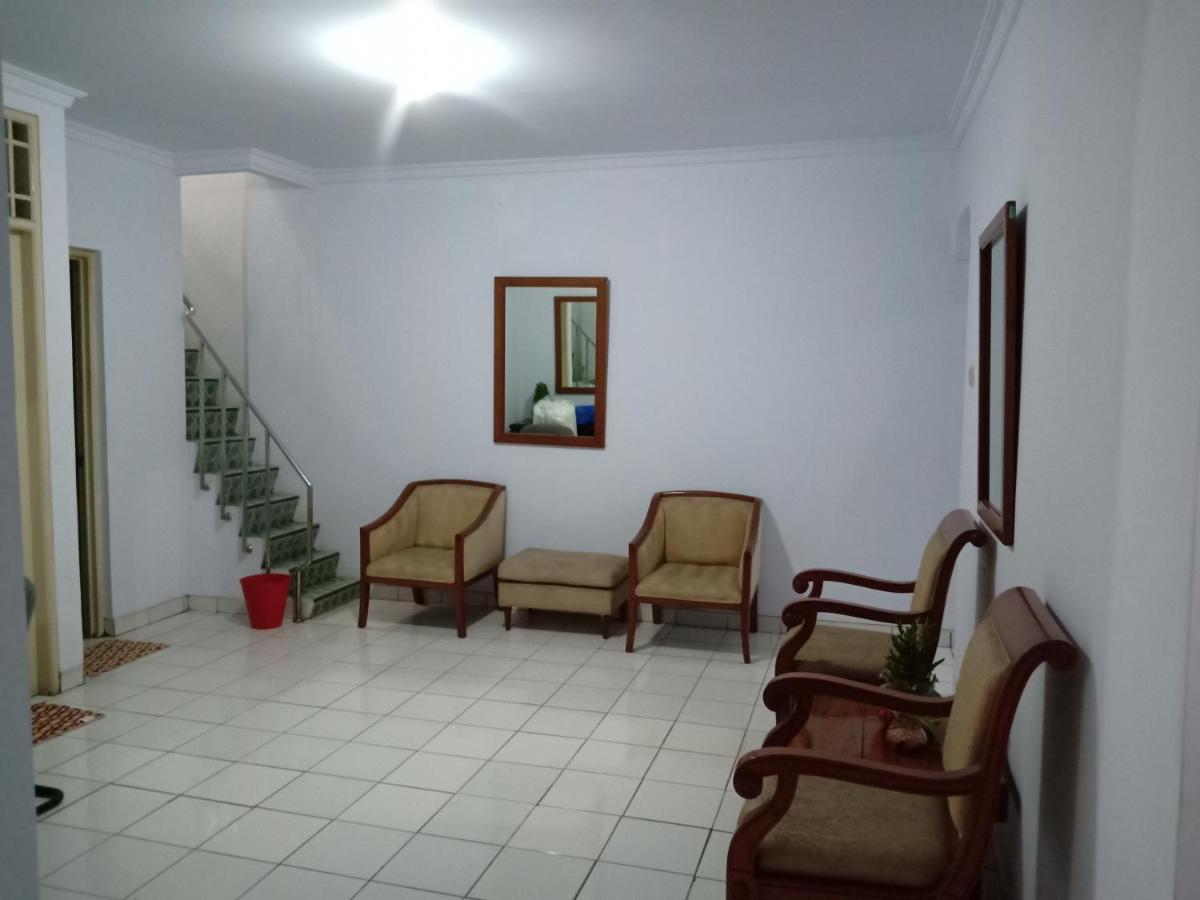 Reddoorz Hostel @ Feliz Noche Cengkareng Jacarta Exterior foto