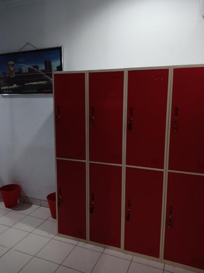 Reddoorz Hostel @ Feliz Noche Cengkareng Jacarta Exterior foto